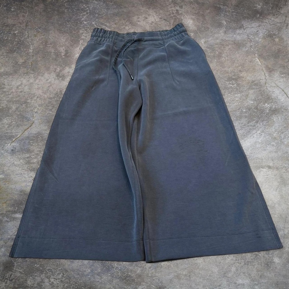 Lululemon Softstreme Baggy Wide Leg Dark Grey Cropped Pants Women's Size 8